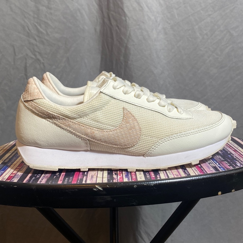 Wmns Nike Day Break Sail Snakeskin Sneakers